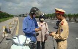Điều khiển xe mô tô mượn của người khác có bị xử phạt?